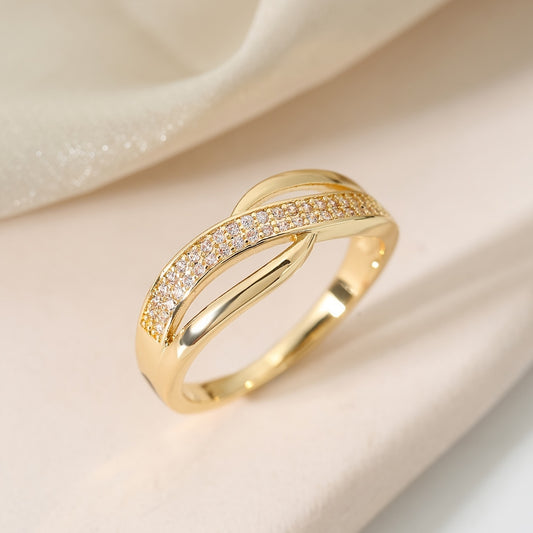 Elegante Goudkleurige Crossover Ring met Steentjes
