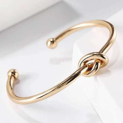 Gouden Armband met Knoopdetail