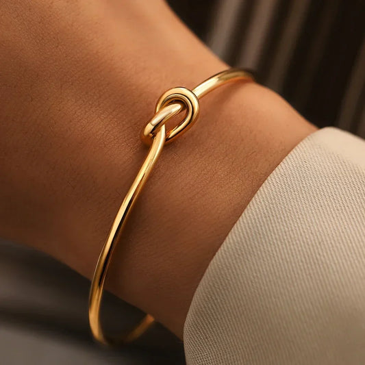 Gouden Armband met Knoopdetail