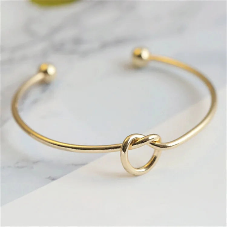 Gouden Armband met Knoopdetail