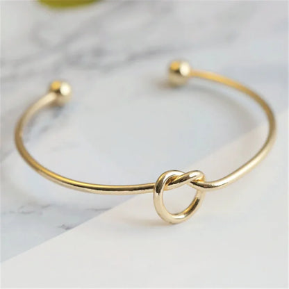 Gouden Armband met Knoopdetail