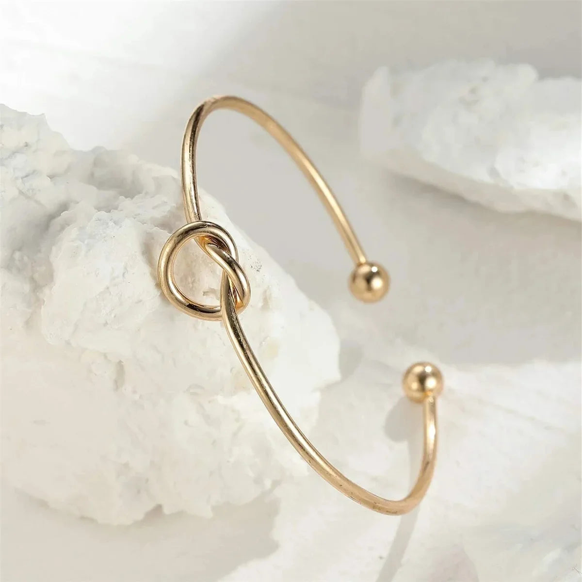 Gouden Armband met Knoopdetail